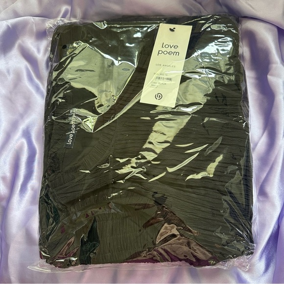 Love Poem Black Crinkled Plissé Lounge Set | Size M (NWT) - Picture 7 of 9